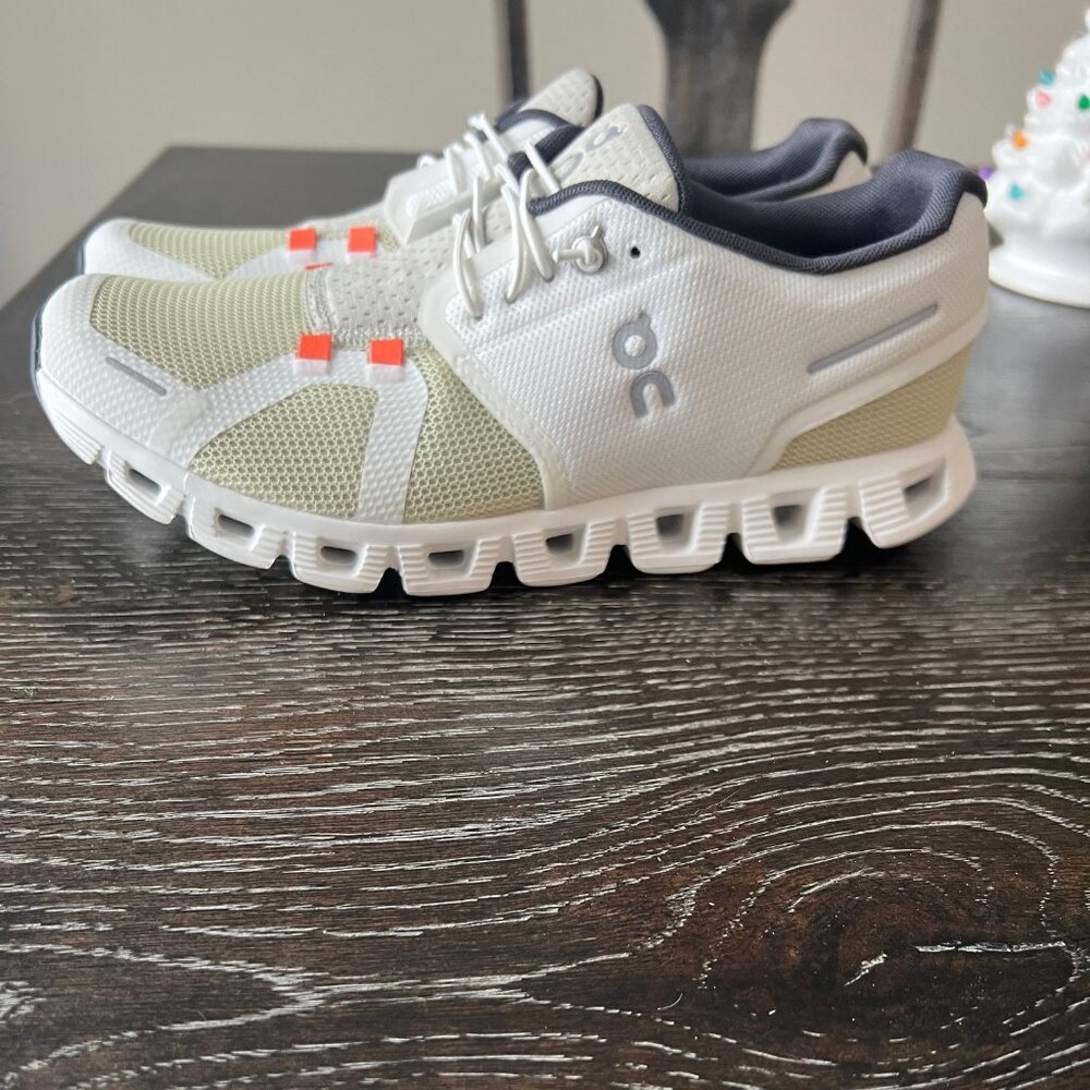 Women's On Clouds shoes - brand new, never worn